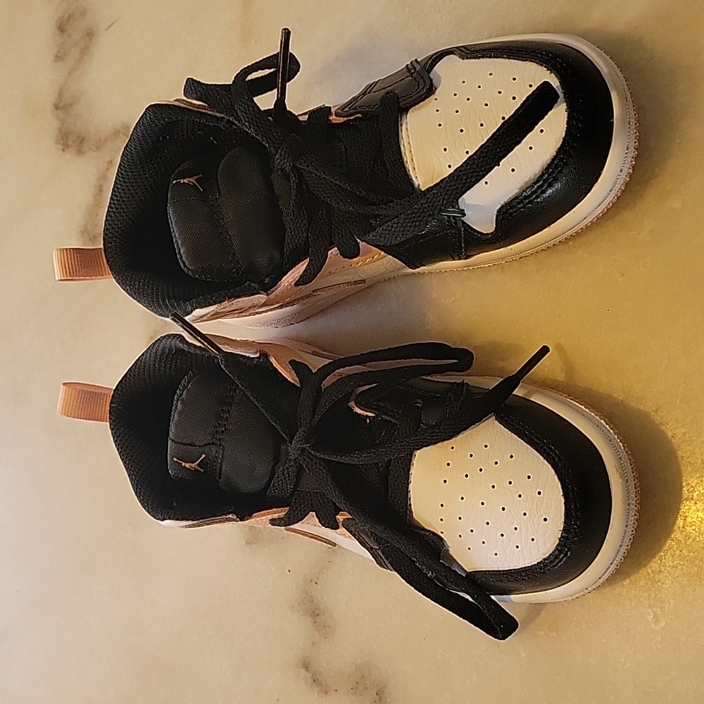 Jordan 1 Mid